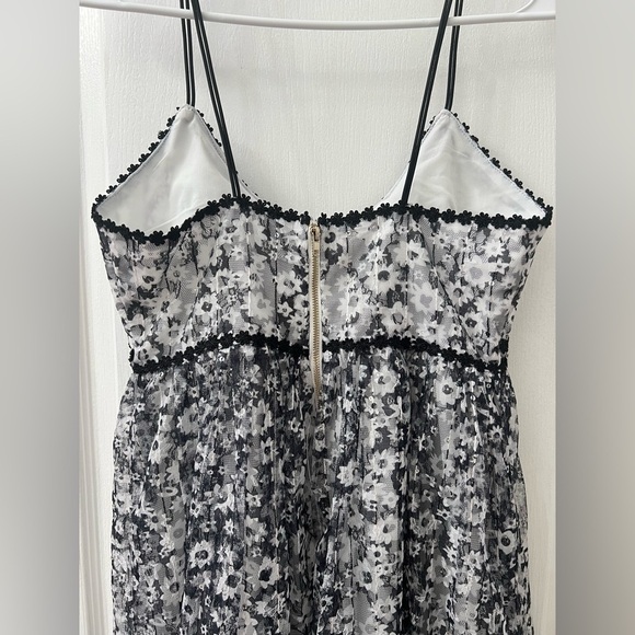 Romeo + Juliet Couture Blackwhite Floral Iridescent sequin mini dress (Size S) - Picture 10 of 11
